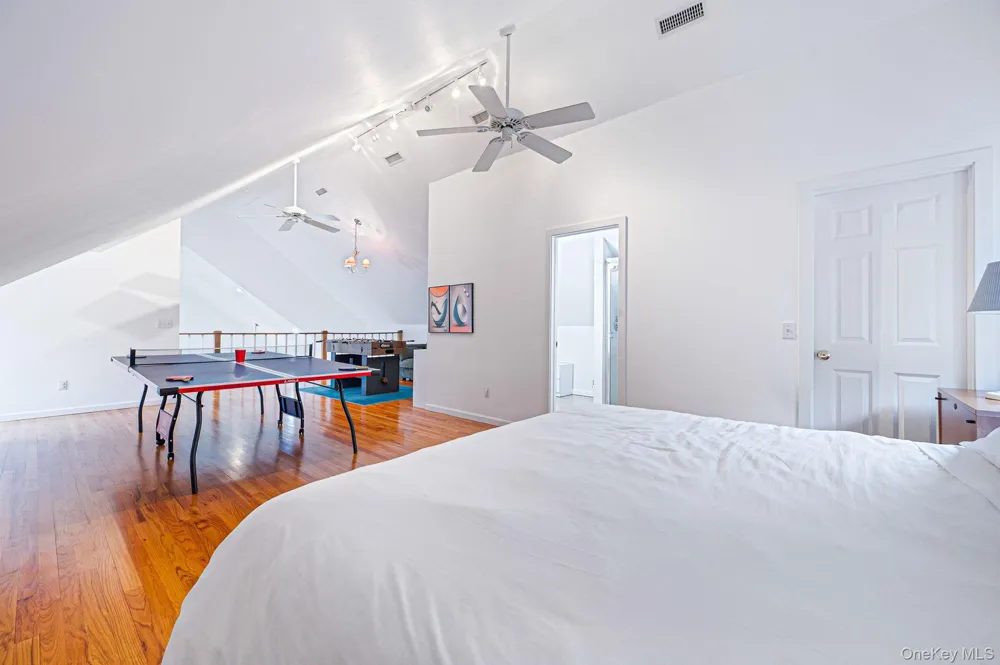 128 Springy Banks Road East Hampton, NY 11937