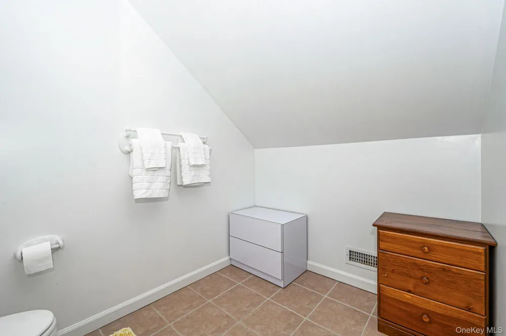 128 Springy Banks Road East Hampton, NY 11937