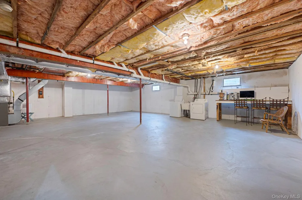 128 Springy Banks Road East Hampton, NY 11937