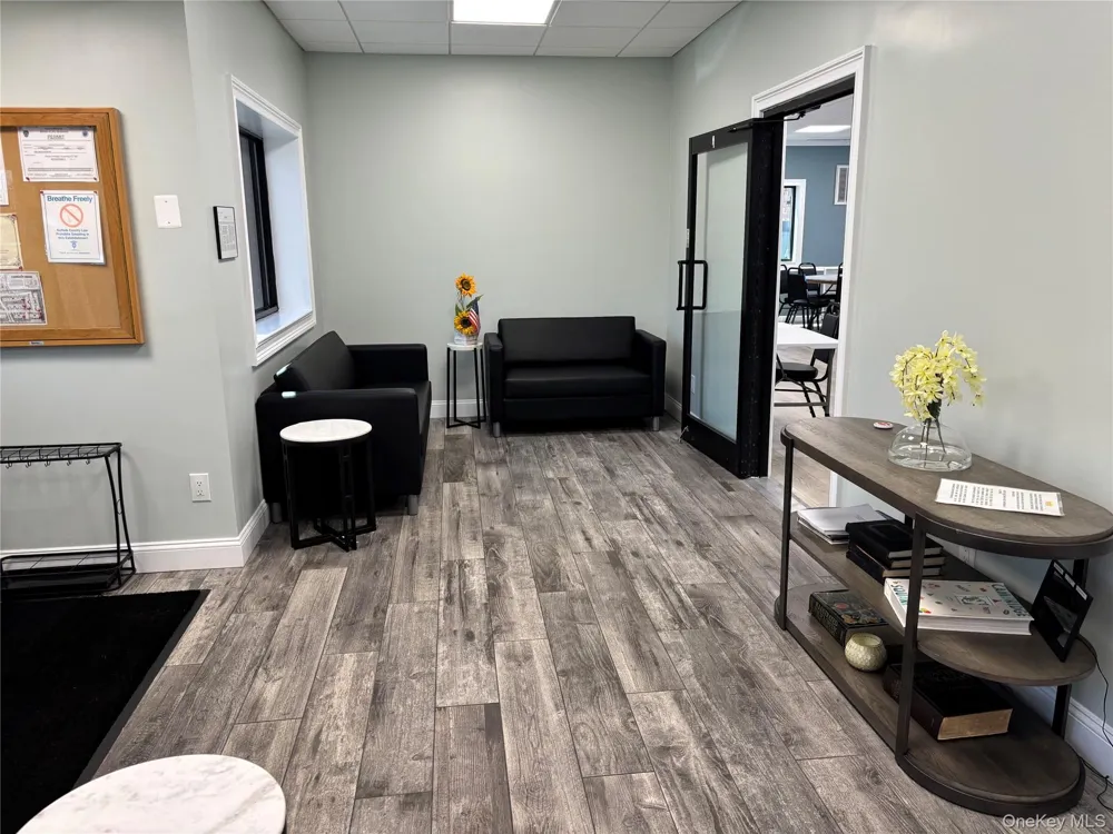100 S Cambridge Drive S #100 Copiague, NY 11726