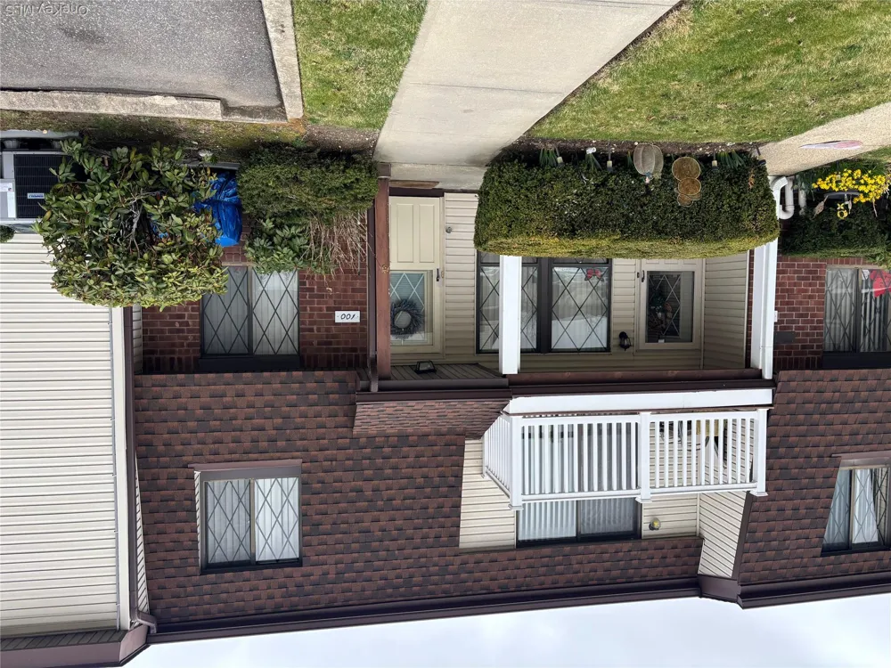 100 S Cambridge Drive S #100 Copiague, NY 11726