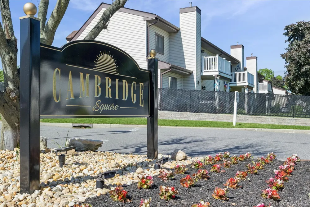 100 S Cambridge Drive S #100 Copiague, NY 11726