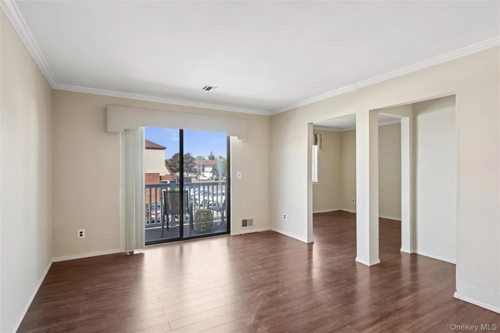 100 S Cambridge Drive S #100 Copiague, NY 11726