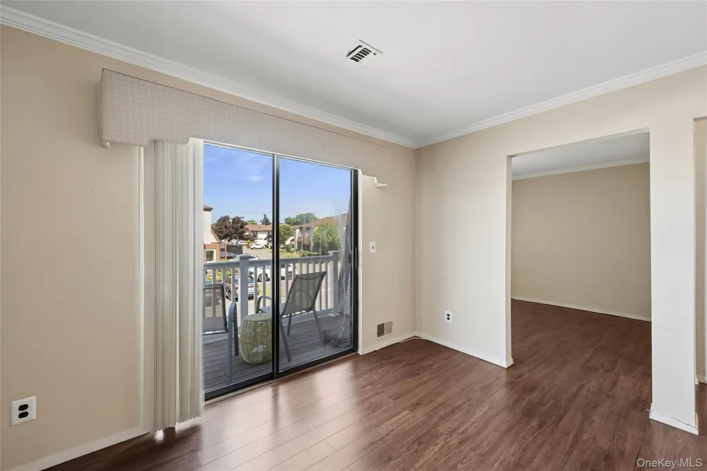 100 S Cambridge Drive S #100 Copiague, NY 11726