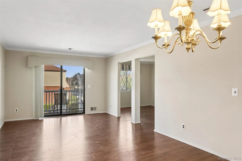 100 S Cambridge Drive S #100 Copiague, NY 11726