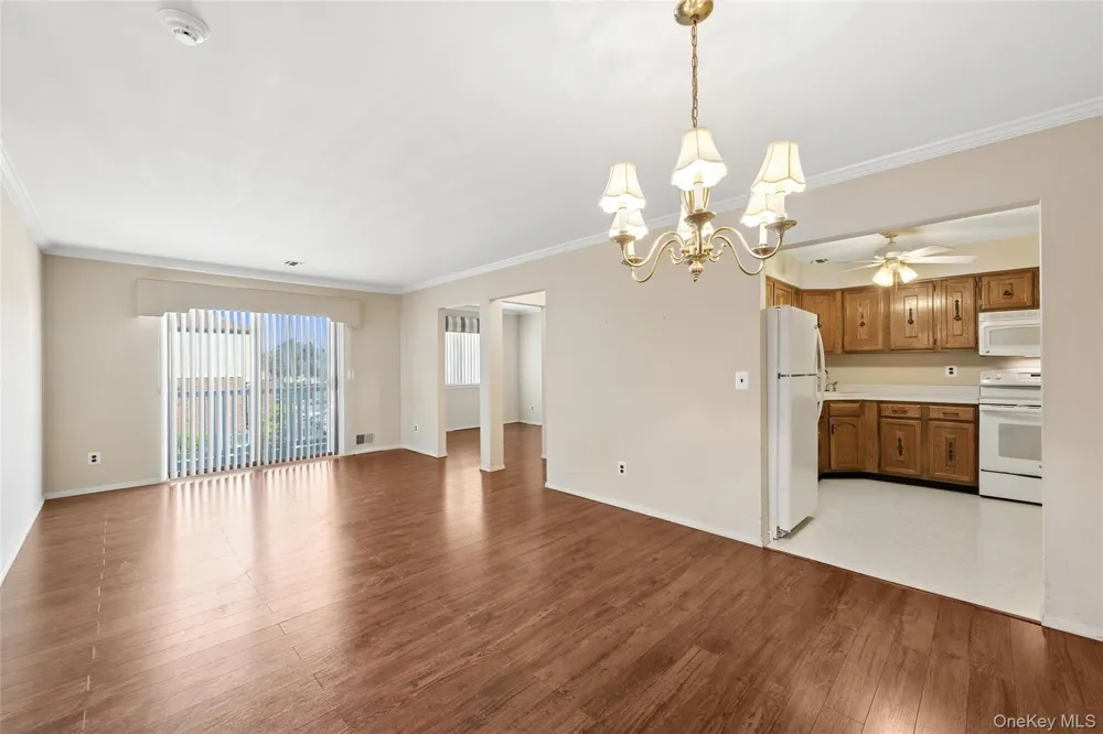 100 S Cambridge Drive S #100 Copiague, NY 11726