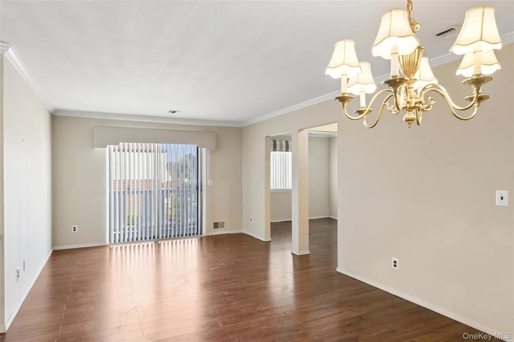 100 S Cambridge Drive S #100 Copiague, NY 11726