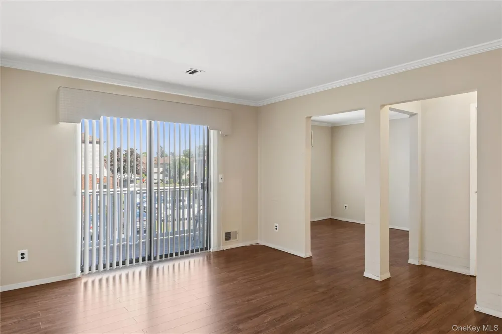 100 S Cambridge Drive S #100 Copiague, NY 11726