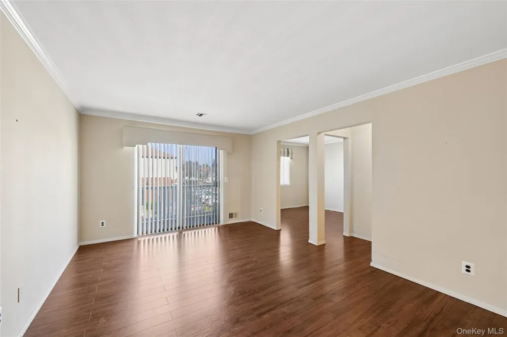 100 S Cambridge Drive S #100 Copiague, NY 11726