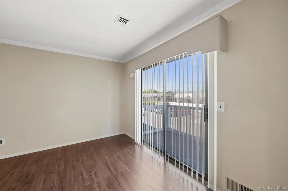 100 S Cambridge Drive S #100 Copiague, NY 11726