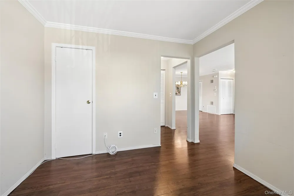 100 S Cambridge Drive S #100 Copiague, NY 11726