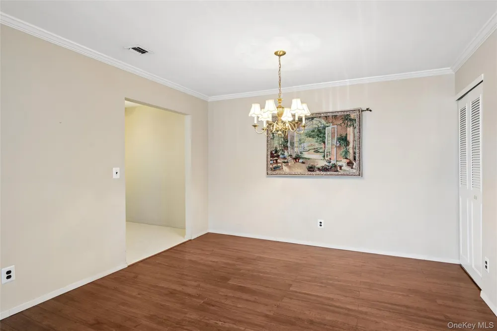 100 S Cambridge Drive S #100 Copiague, NY 11726