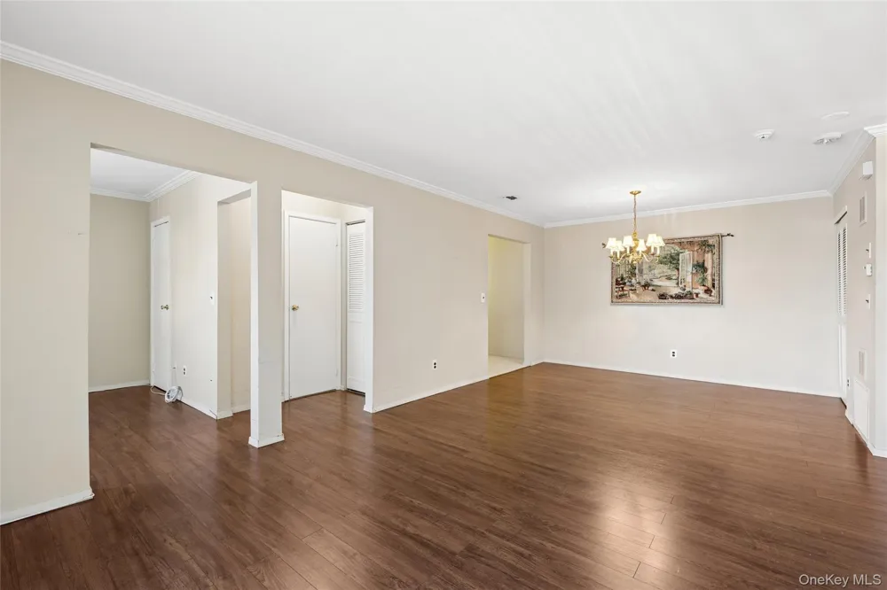 100 S Cambridge Drive S #100 Copiague, NY 11726