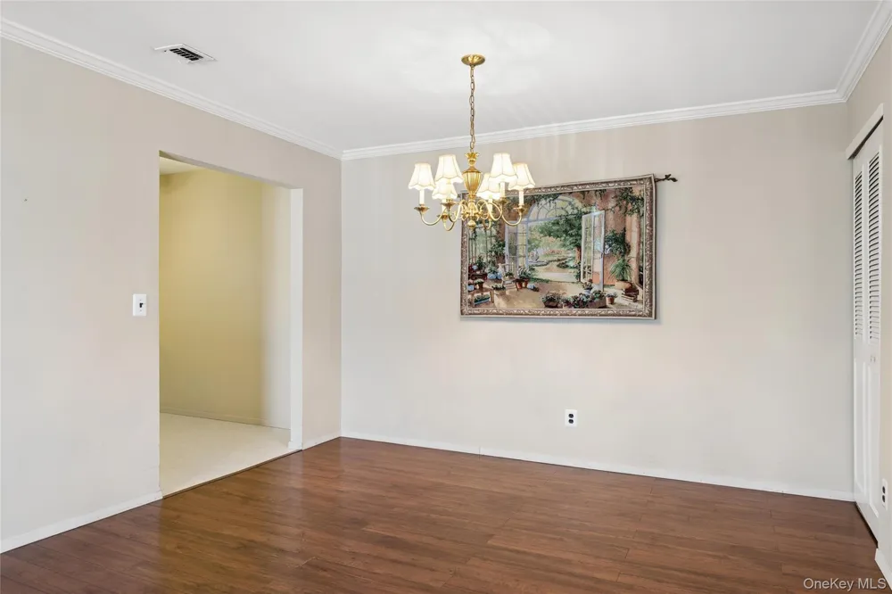 100 S Cambridge Drive S #100 Copiague, NY 11726