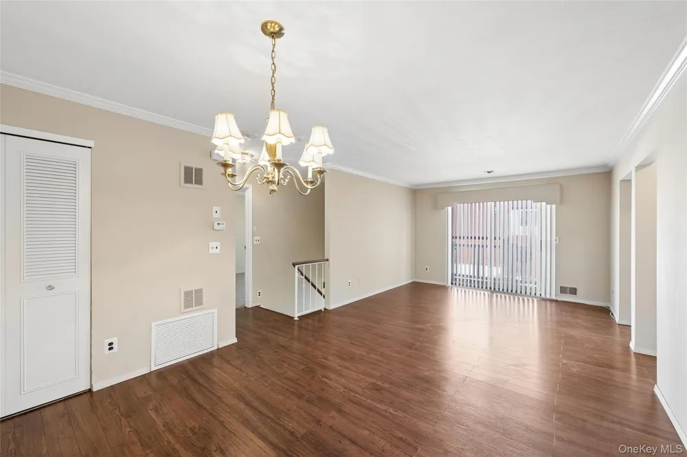 100 S Cambridge Drive S #100 Copiague, NY 11726
