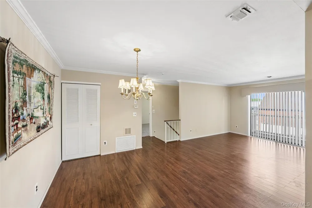 100 S Cambridge Drive S #100 Copiague, NY 11726