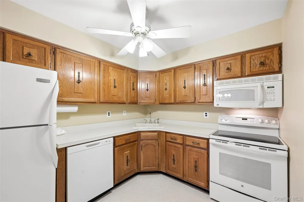 100 S Cambridge Drive S #100 Copiague, NY 11726