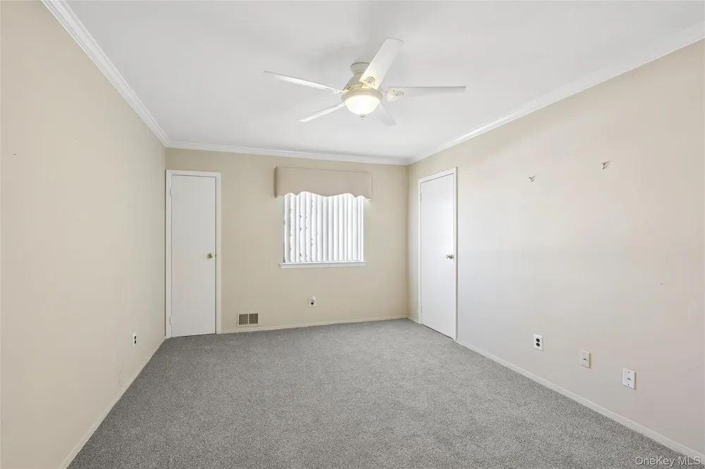 100 S Cambridge Drive S #100 Copiague, NY 11726