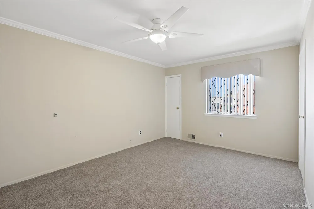 100 S Cambridge Drive S #100 Copiague, NY 11726