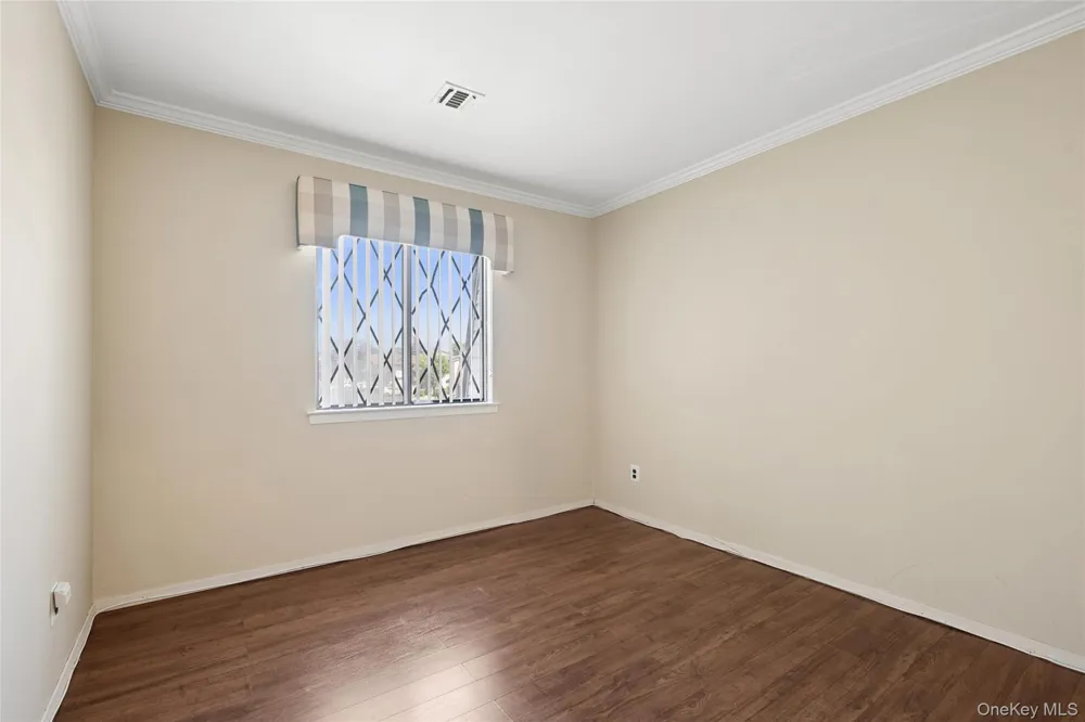 100 S Cambridge Drive S #100 Copiague, NY 11726