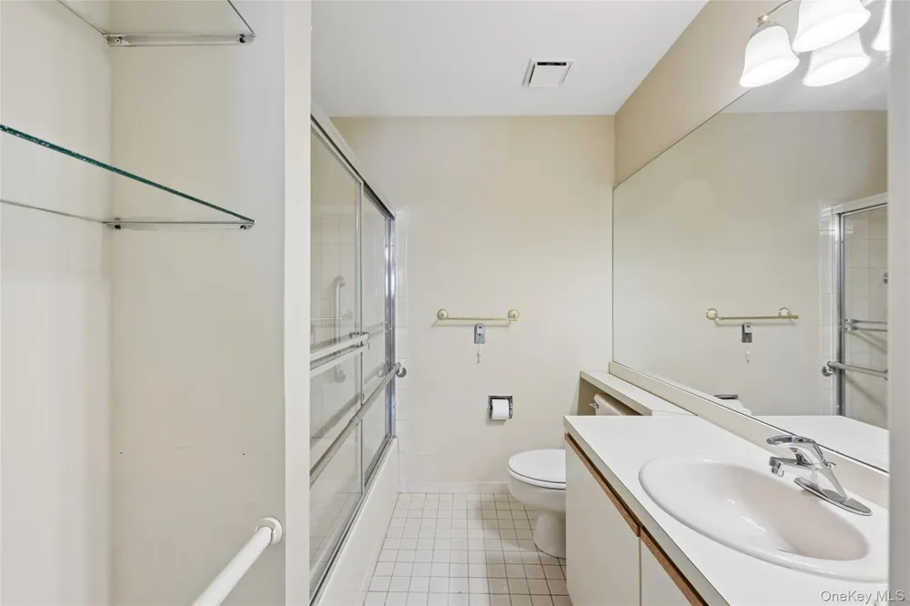 100 S Cambridge Drive S #100 Copiague, NY 11726