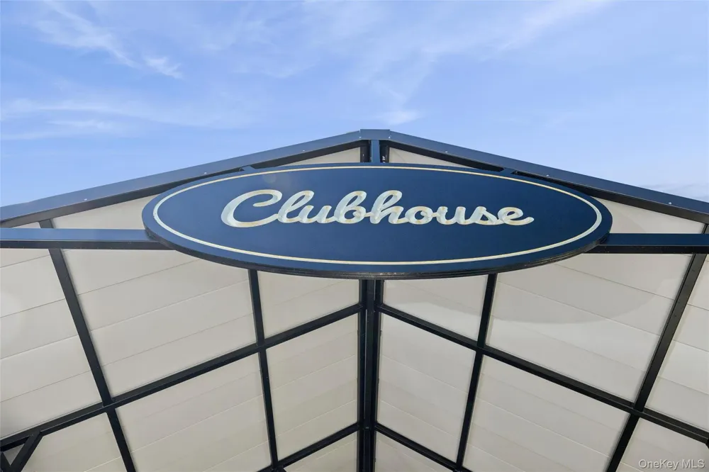 100 S Cambridge Drive S #100 Copiague, NY 11726
