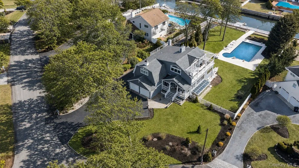 8 Canal Way Hampton Bays, NY 11946