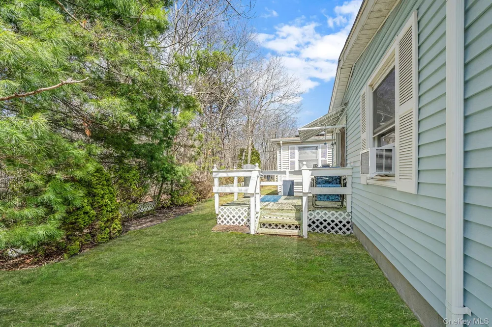 191 Village Circle W Manorville, NY 11949