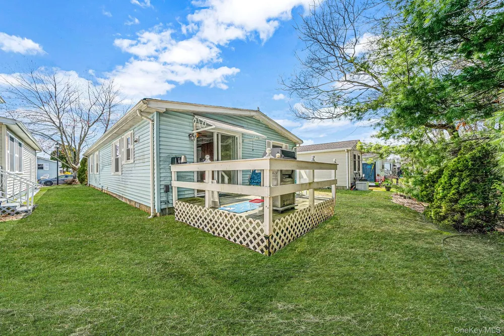 191 Village Circle W Manorville, NY 11949