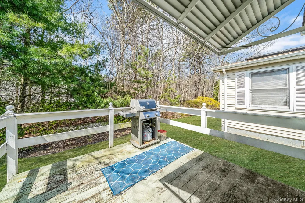 191 Village Circle W Manorville, NY 11949