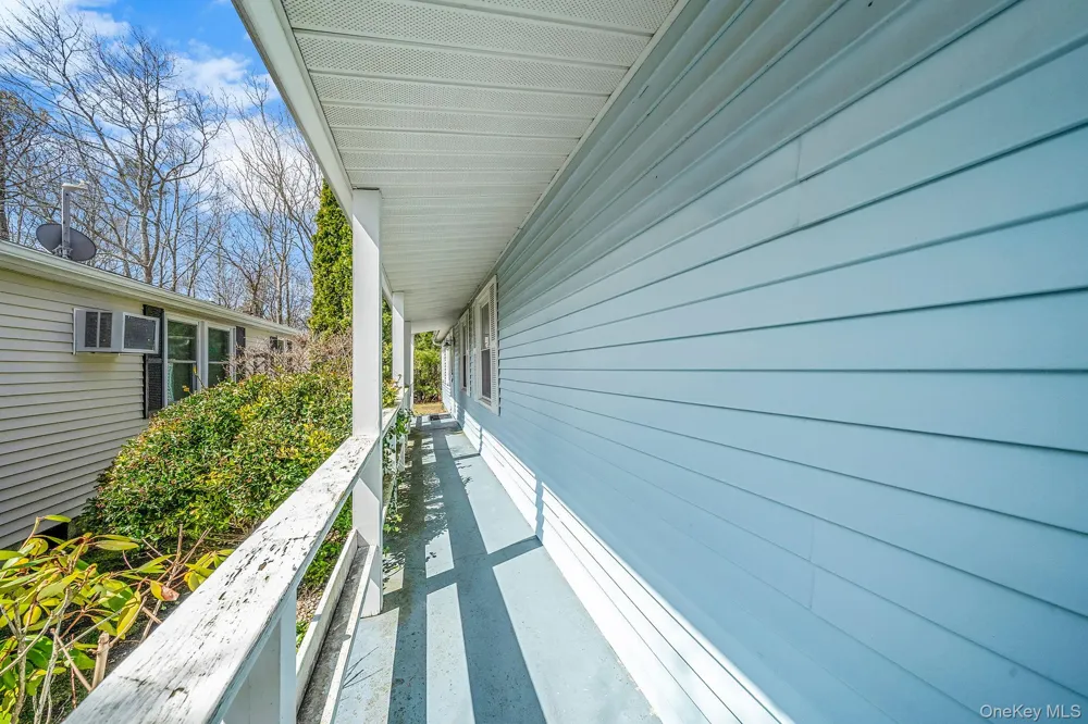 191 Village Circle W Manorville, NY 11949