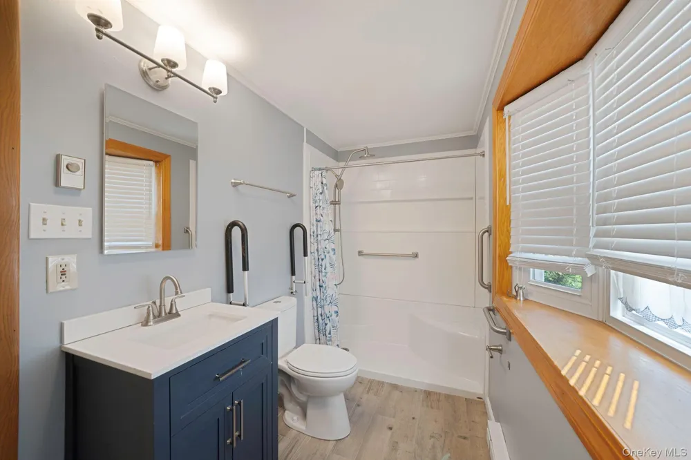 191 Village Circle W Manorville, NY 11949