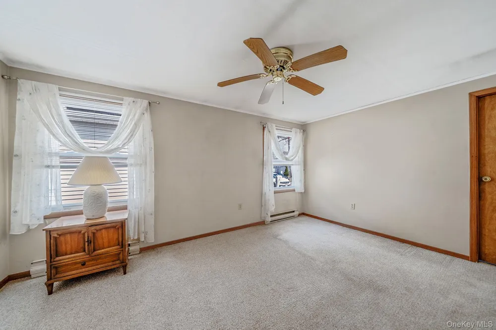 191 Village Circle W Manorville, NY 11949