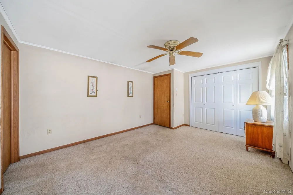 191 Village Circle W Manorville, NY 11949