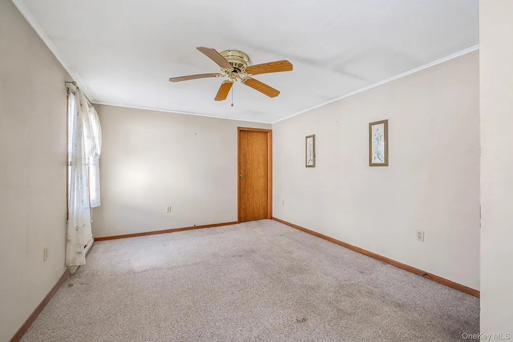 191 Village Circle W Manorville, NY 11949
