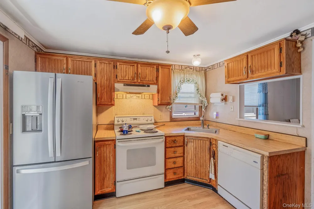 191 Village Circle W Manorville, NY 11949
