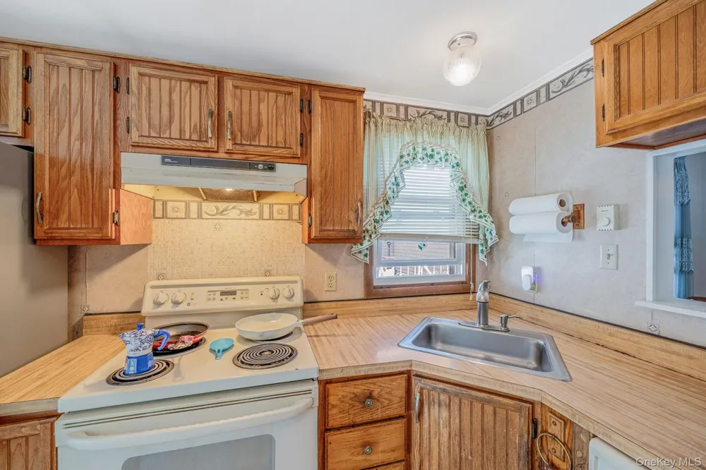 191 Village Circle W Manorville, NY 11949