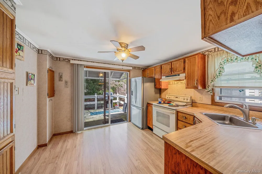 191 Village Circle W Manorville, NY 11949