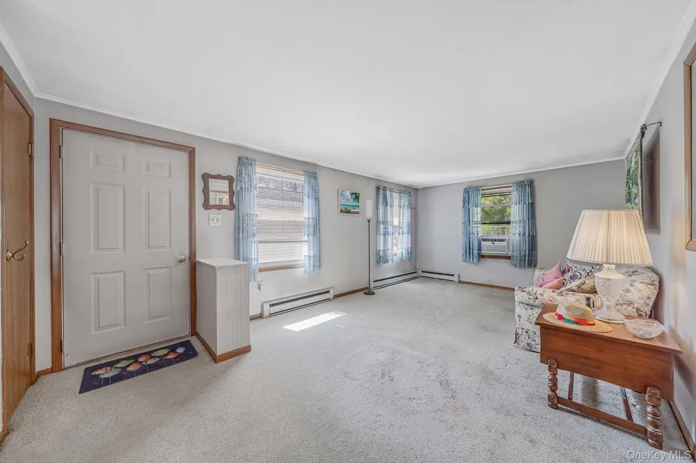 191 Village Circle W Manorville, NY 11949
