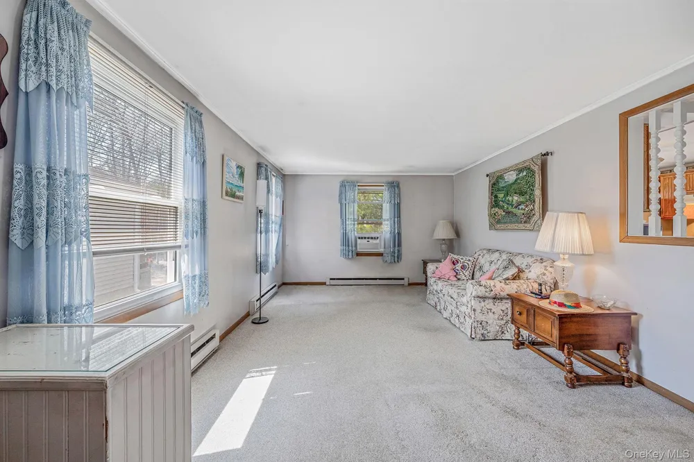 191 Village Circle W Manorville, NY 11949