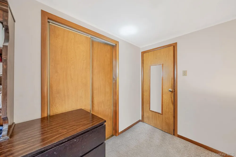 191 Village Circle W Manorville, NY 11949