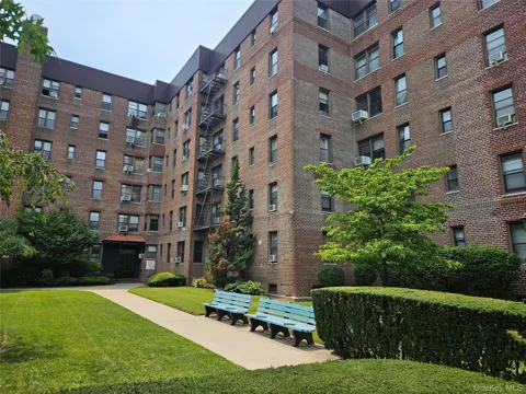 2220 Burnett Street #1G