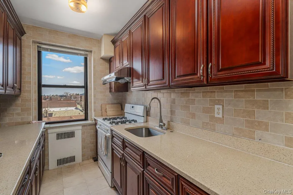 4035 Ithaca Street #5D Elmhurst, NY 11373