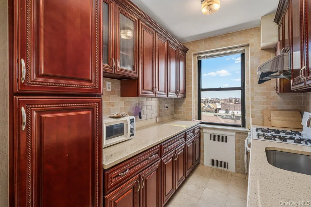 4035 Ithaca Street #5D Elmhurst, NY 11373