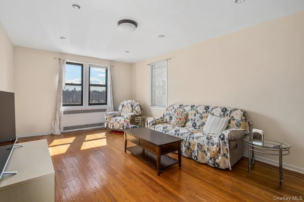 4035 Ithaca Street #5D Elmhurst, NY 11373