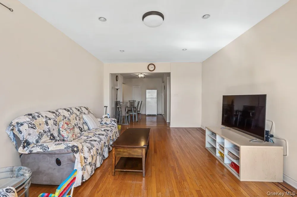 4035 Ithaca Street #5D Elmhurst, NY 11373