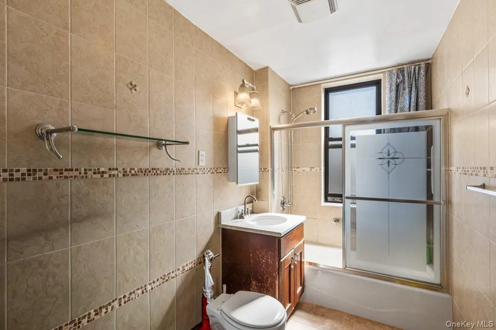 4035 Ithaca Street #5D Elmhurst, NY 11373