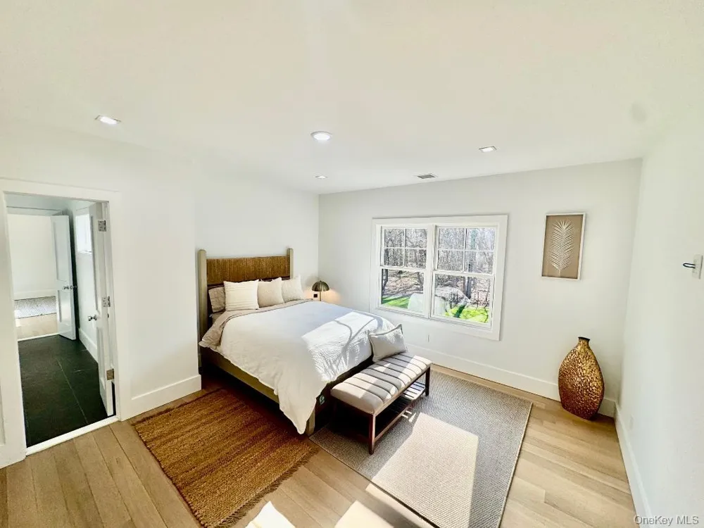 69 Jagger Lane Westhampton, NY 11977