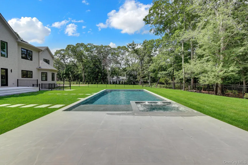 69 Jagger Lane Westhampton, NY 11977