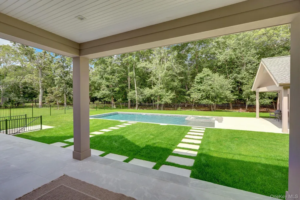 69 Jagger Lane Westhampton, NY 11977